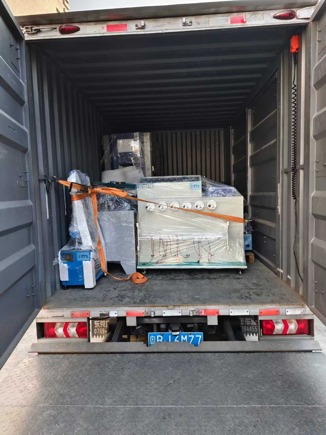 12臺力學設備送貨東莞塘廈老客戶公司